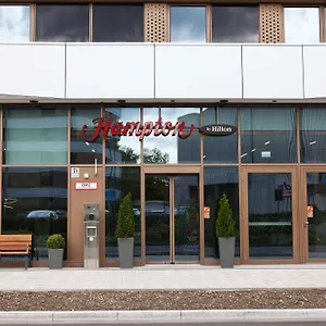 Hampton By Hilton Center East فندق